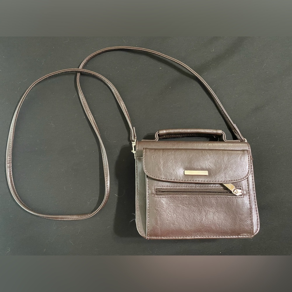 Small Brown Purse Lots of Storage Places for Pen, License, Cards, Keys, and More